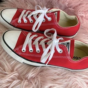 Converse Tennis Shoes